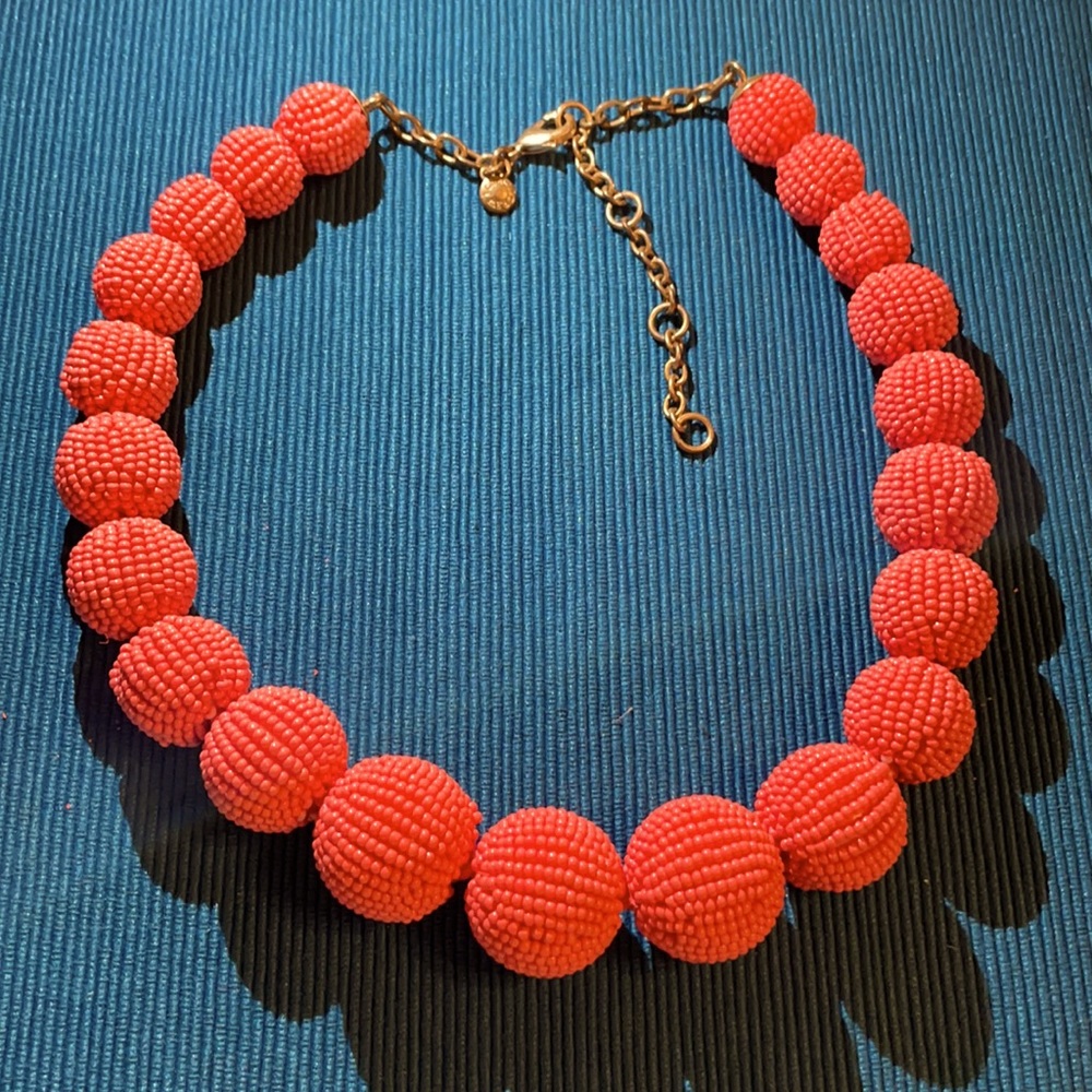 👋3x$15👋 J. Crew coral beaded necklace 🐚